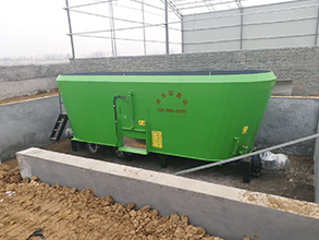 内蒙某公司购买固定式TMR搅拌机