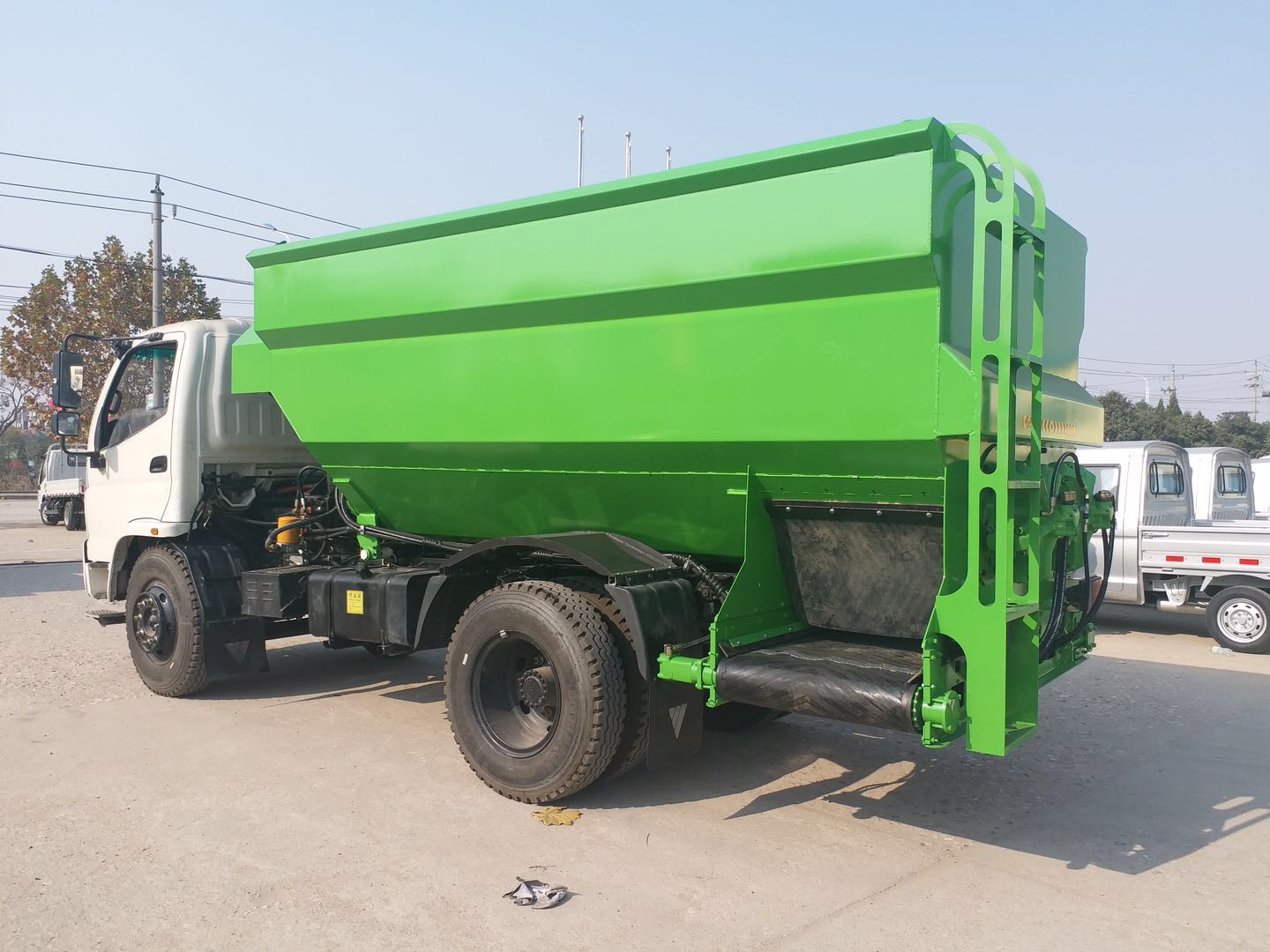 河南某公司购买双侧撒料车