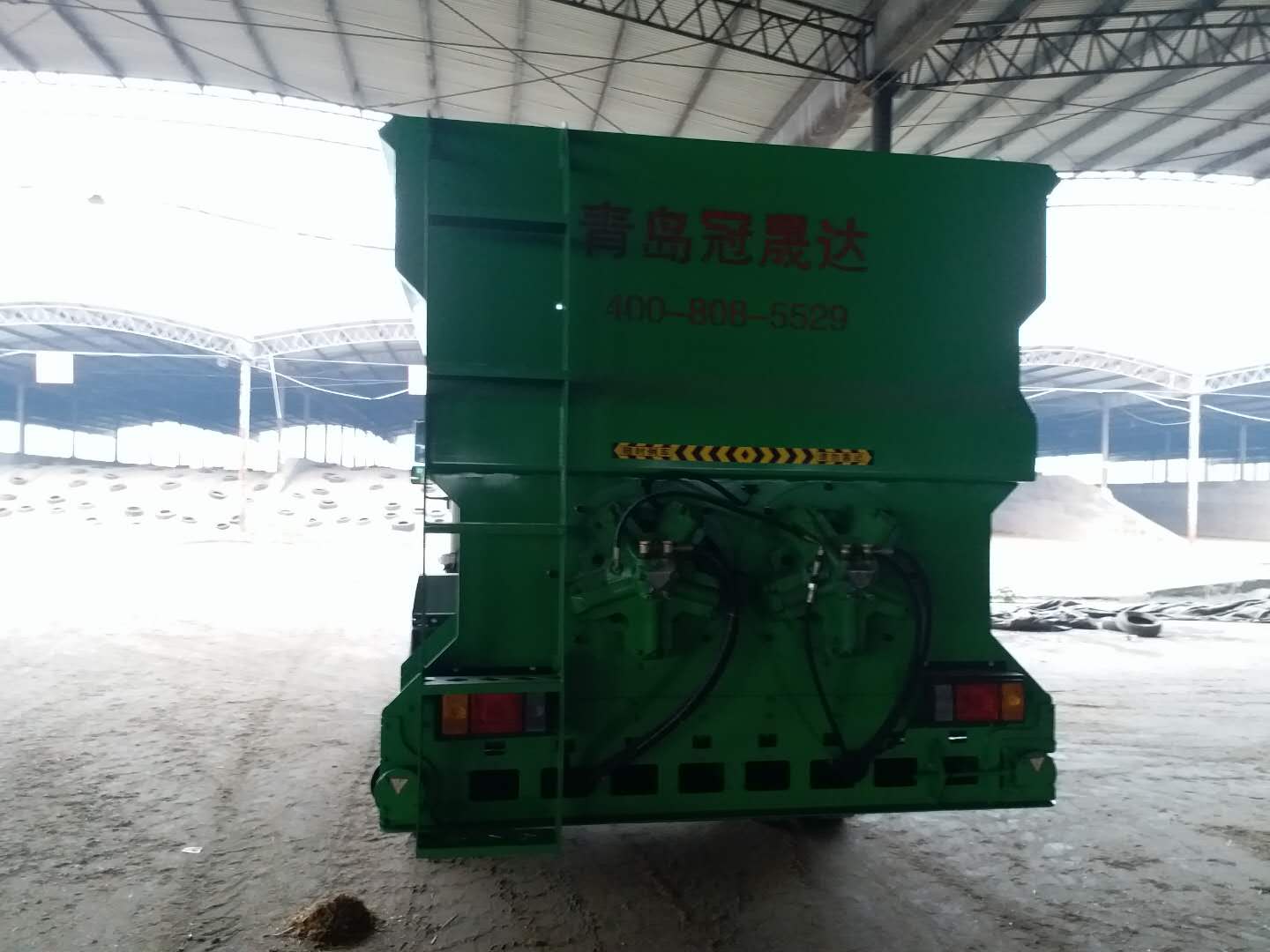 河南某公司购买双侧撒料车