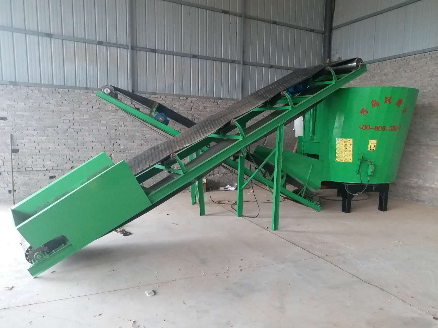 内蒙古某公司购买青贮取料机