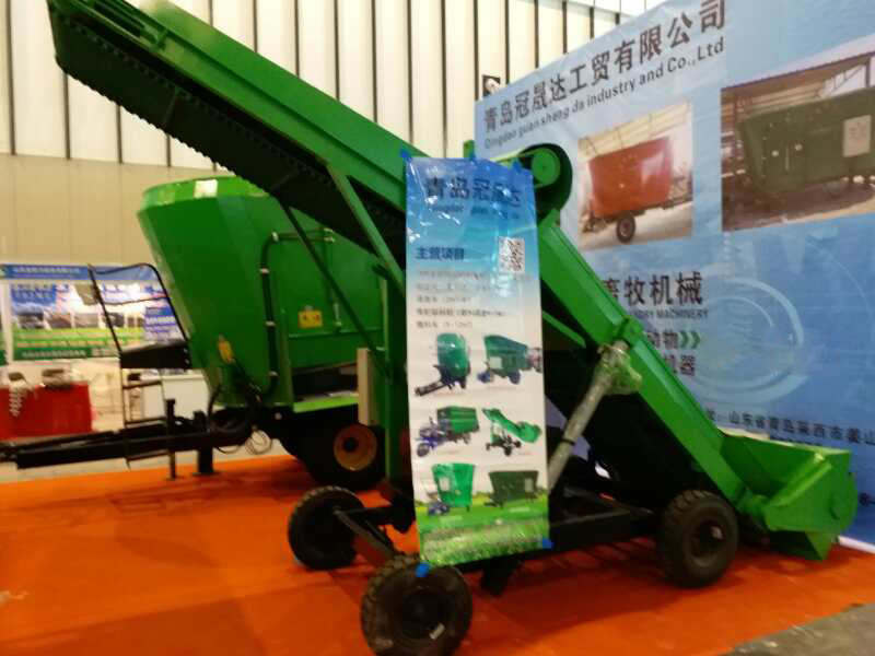 内蒙古某公司购买青贮取料机